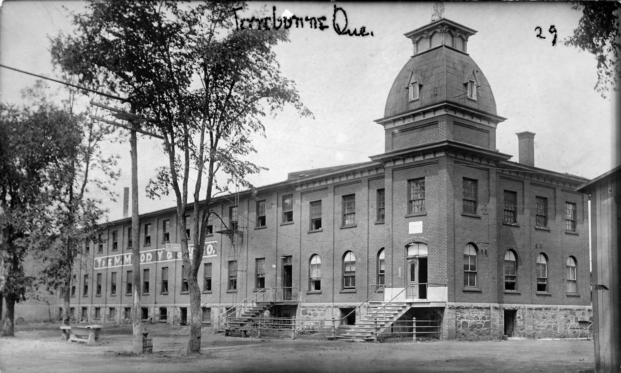 Incendie manufacture Moody et électrification