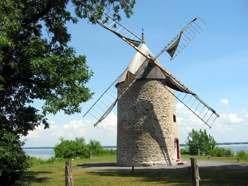 Construction du premier moulin